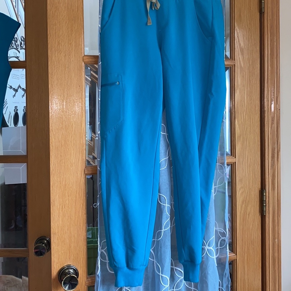 Figs scrub jogger pants size s